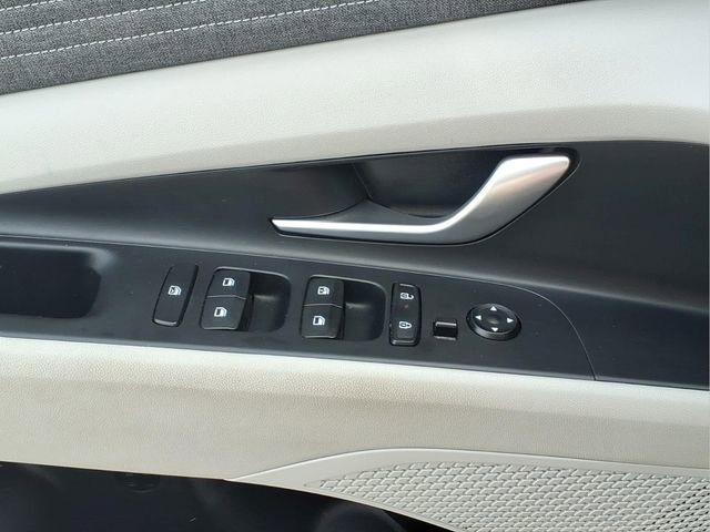 Used 2024 Hyundai Elantra Limited FWD image 17