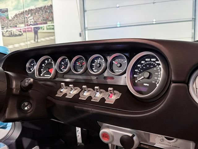 Used 2006 Ford GT RWD image 7