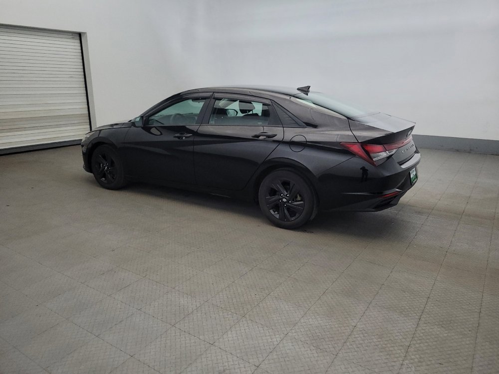 Used 2023 Hyundai Elantra SEL w/ Cargo Package FWD image 3