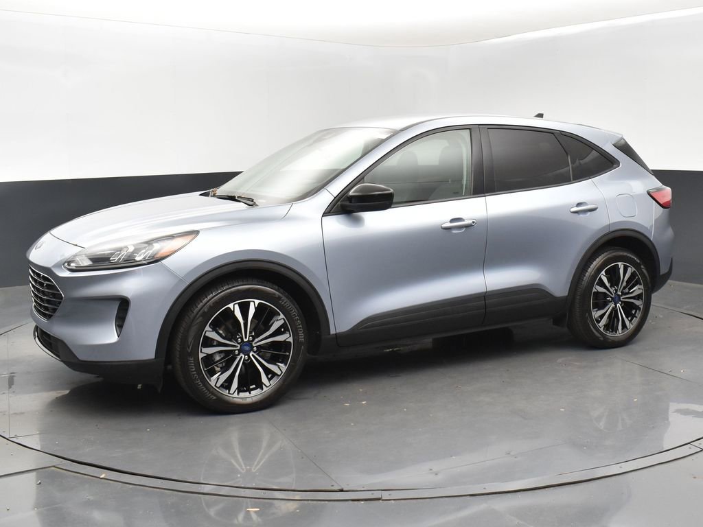 Used 2022 Ford Escape SE w/ SE Sport Appearance Package image 4