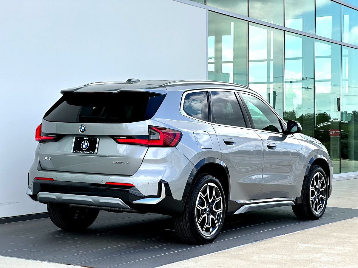 New 2026 BMW X1 xDrive28i w/ Technology Package AWD/4WD image 4