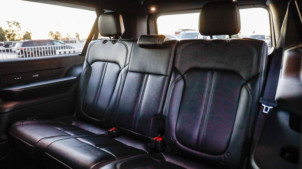 Certified 2024 Jeep Wagoneer L Series II w/ Flexible Seating Group image 20