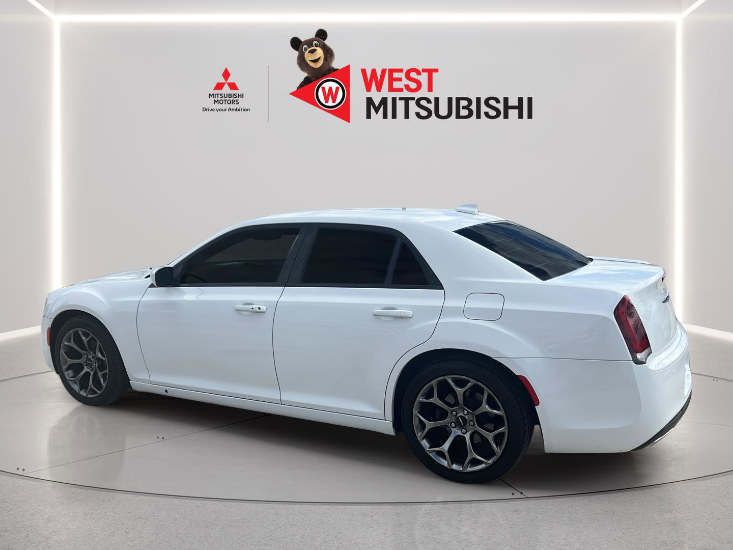 Used 2016 Chrysler 300 S RWD image 4