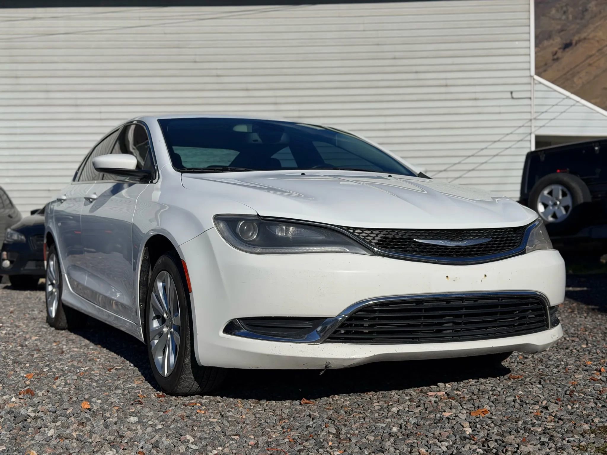 Used 2015 Chrysler 200 Limited w/ Convenience Group FWD image 1