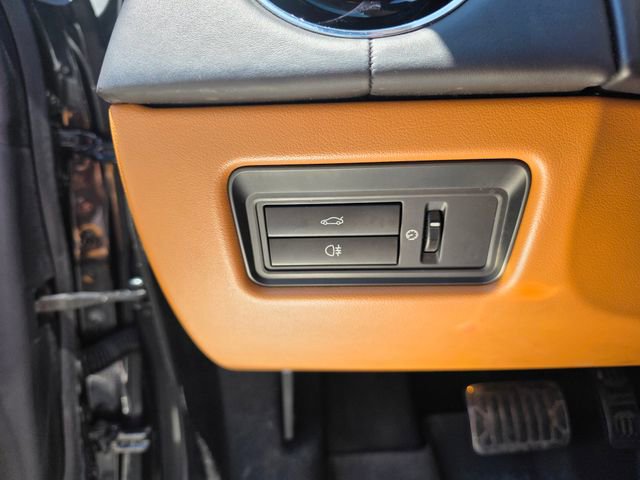 Used 2015 Jaguar XJ L Portfolio RWD image 35