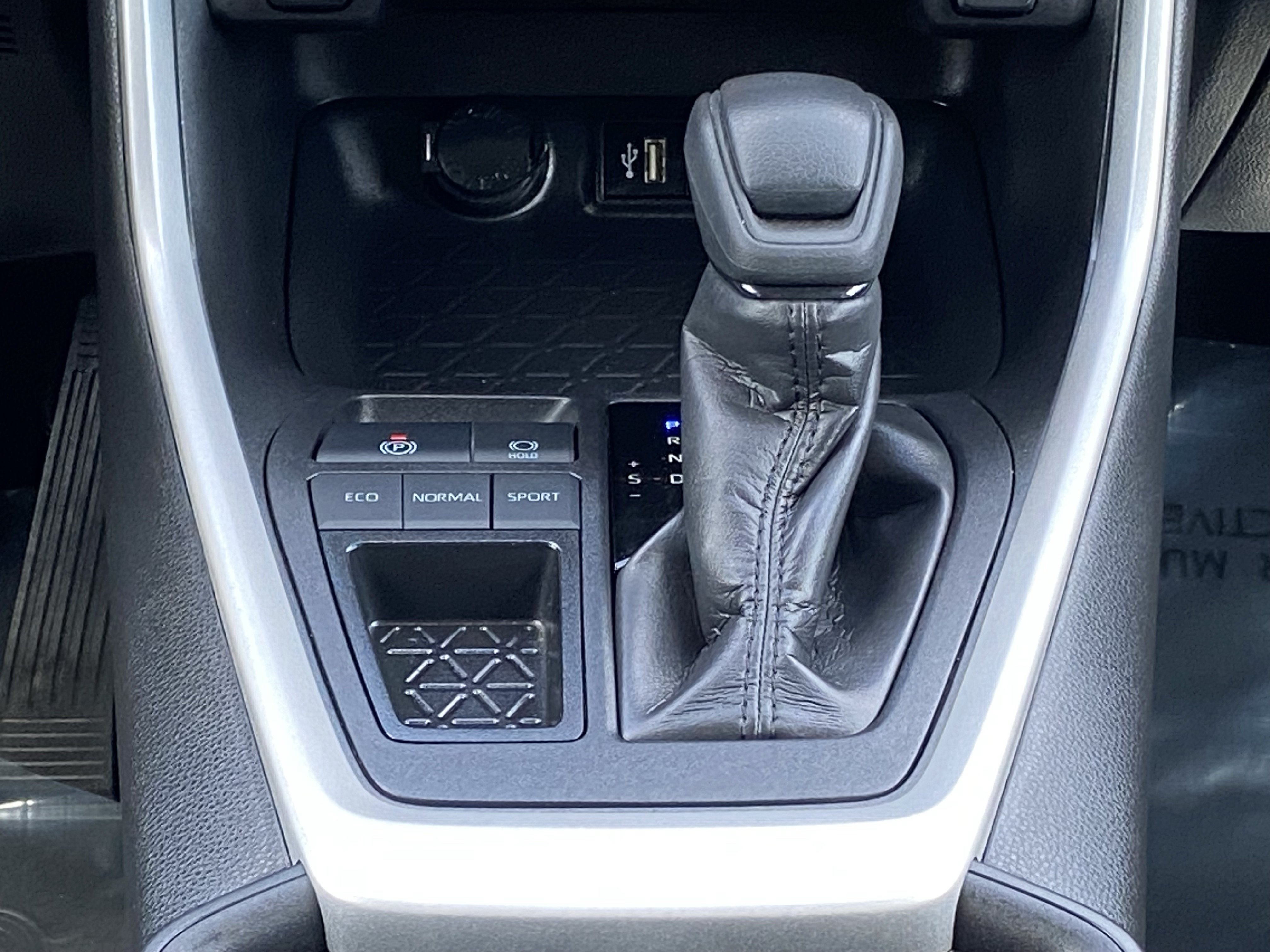 Certified 2025 Toyota RAV4 XLE FWD image 15
