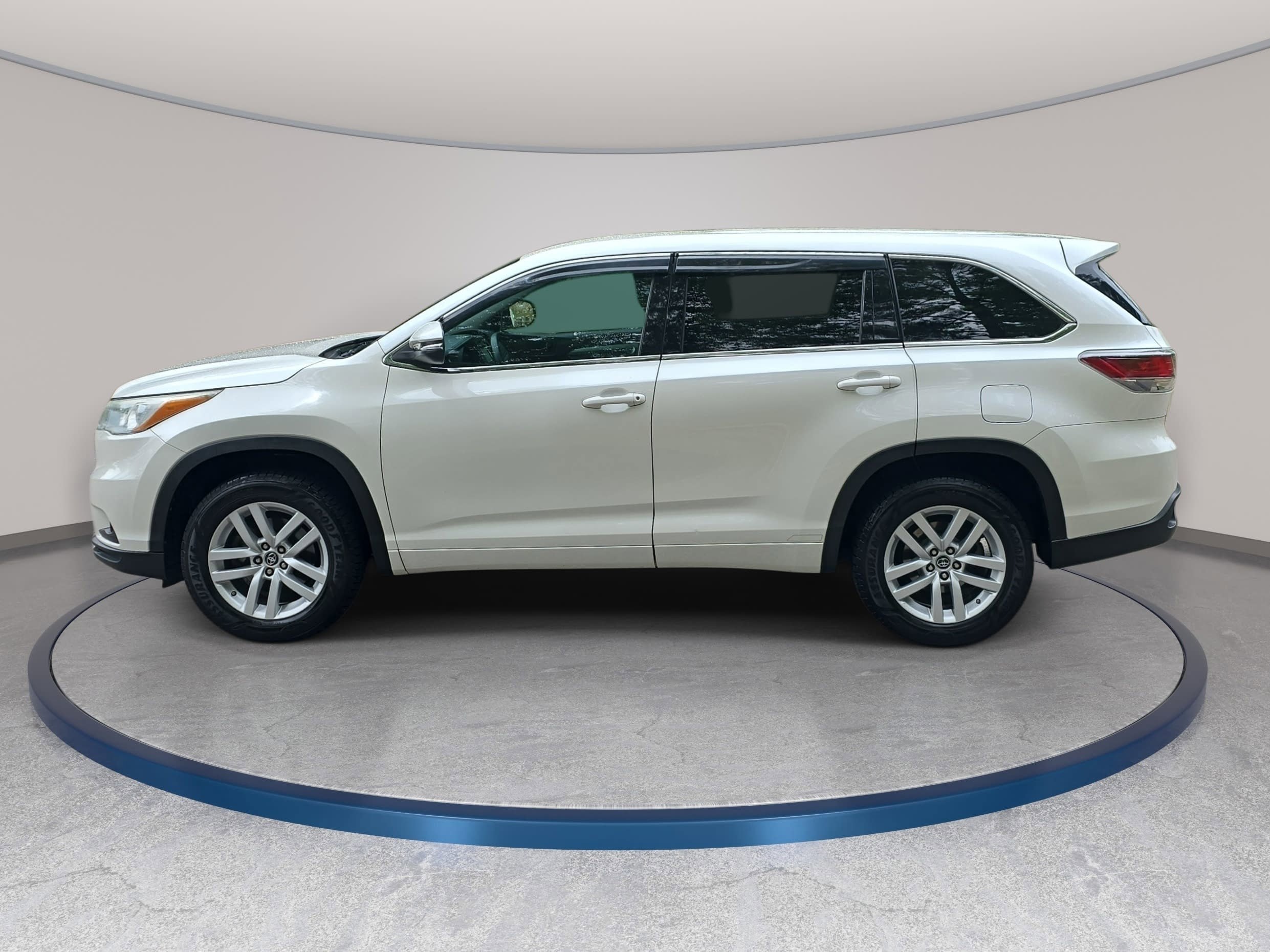 Used 2016 Toyota Highlander LE FWD image 8
