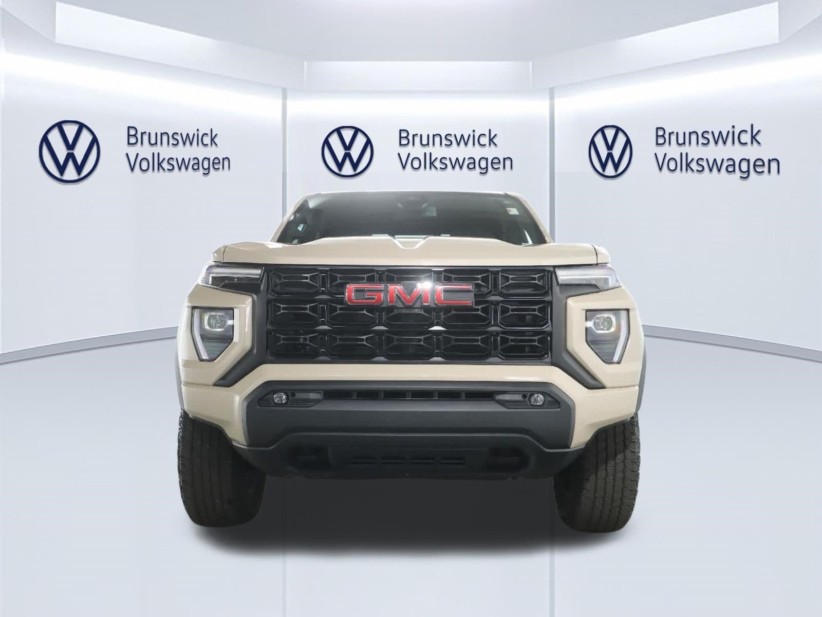 Used 2024 GMC Canyon Elevation w/ Elevation Premium Package AWD/4WD image 5