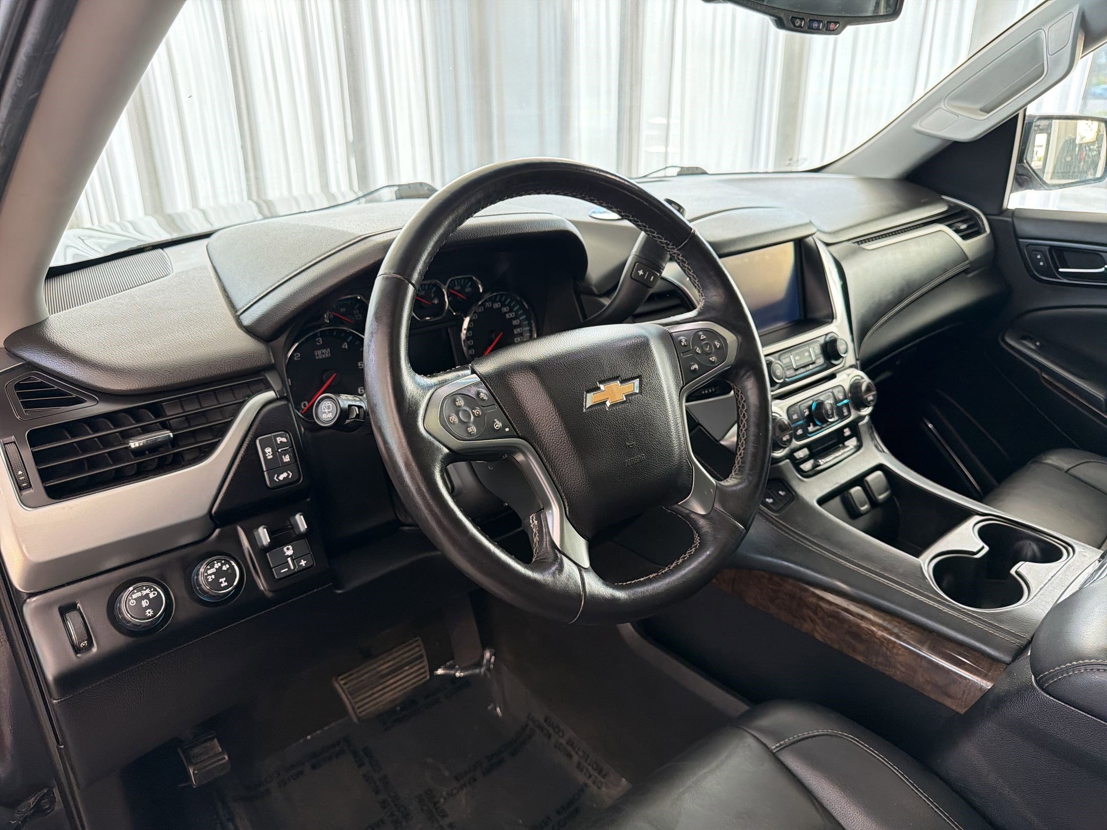 Used 2015 Chevrolet Tahoe LT w/ Luxury Package AWD/4WD image 4