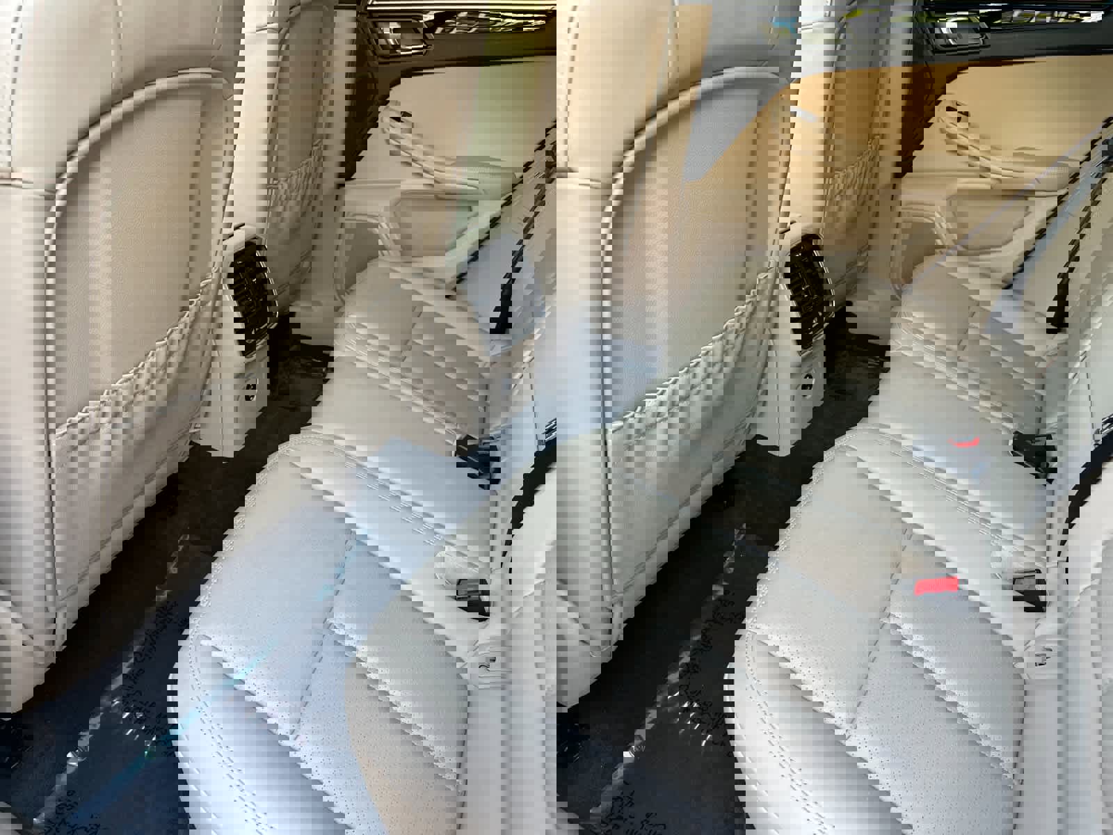 Used 2025 Porsche Macan image 13