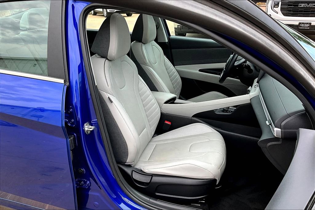 Used 2023 Hyundai Elantra Limited w/ Cargo Package FWD image 10