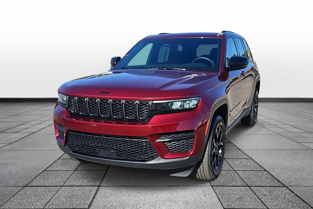 Used 2025 Jeep Grand Cherokee Altitude
