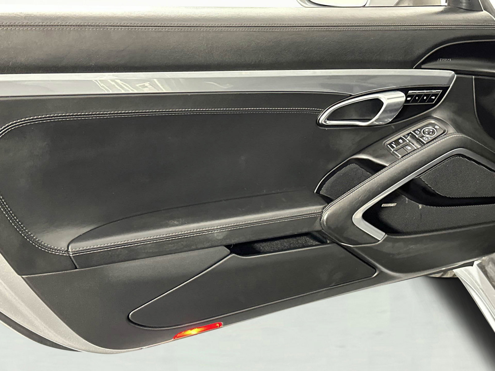 Used 2018 Porsche 911 Turbo w/ Light Design Package image 28