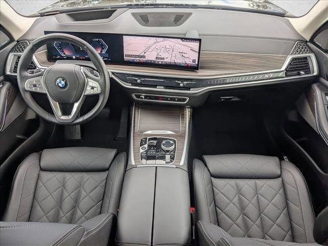 Used 2025 BMW X7 xDrive40i w/ Premium Package image 18
