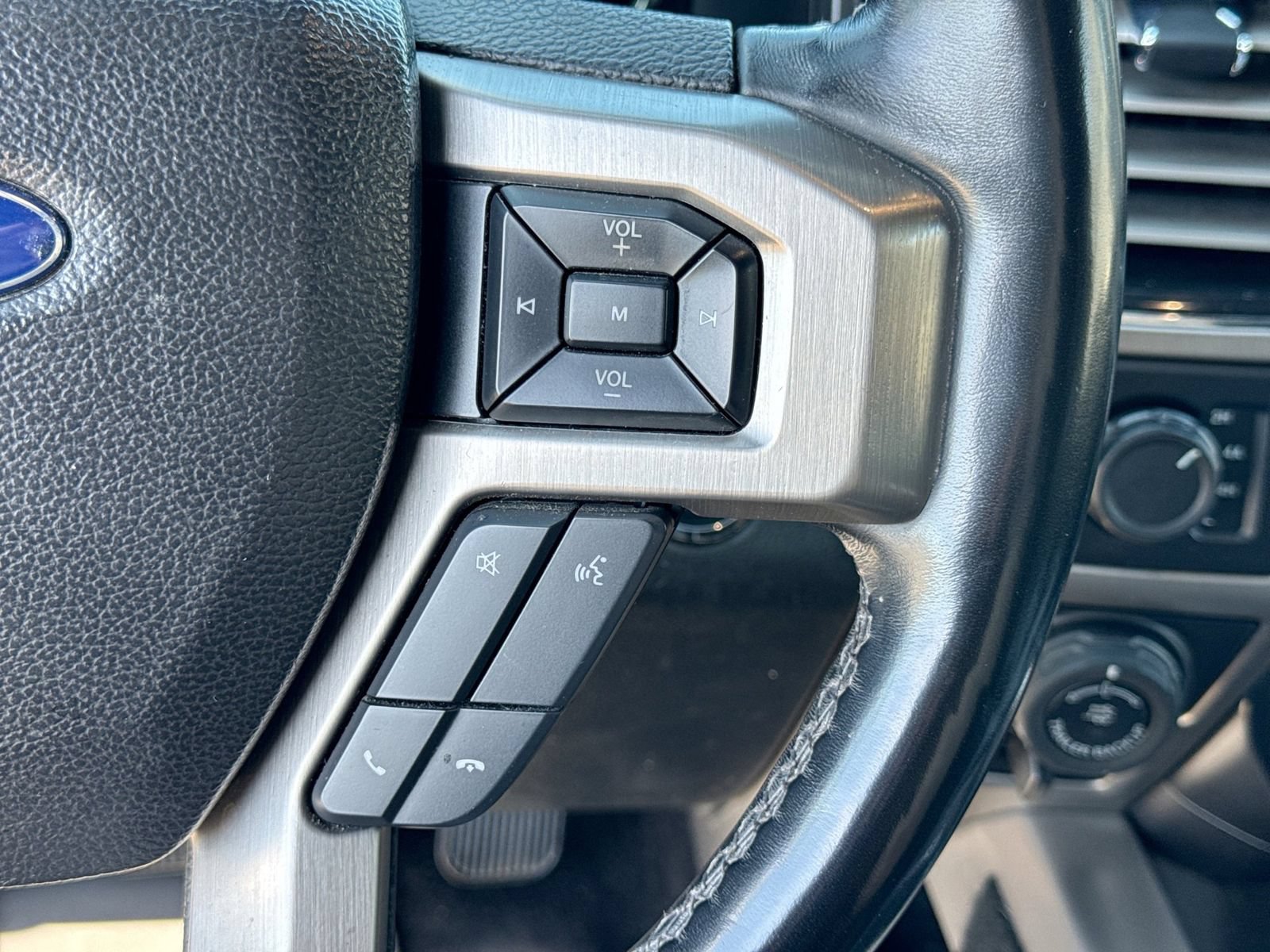 Used 2017 Ford F150 Platinum w/ Equipment Group 701A Luxury AWD/4WD image 30