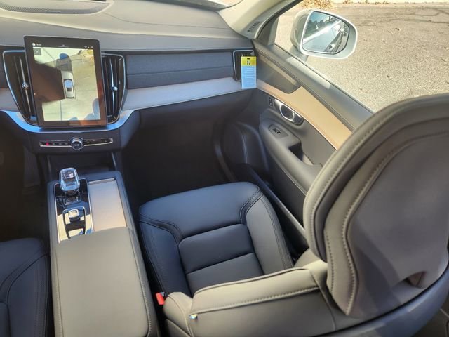 New 2026 Volvo XC90 T8 Plus w/ Protection Package Premier image 16