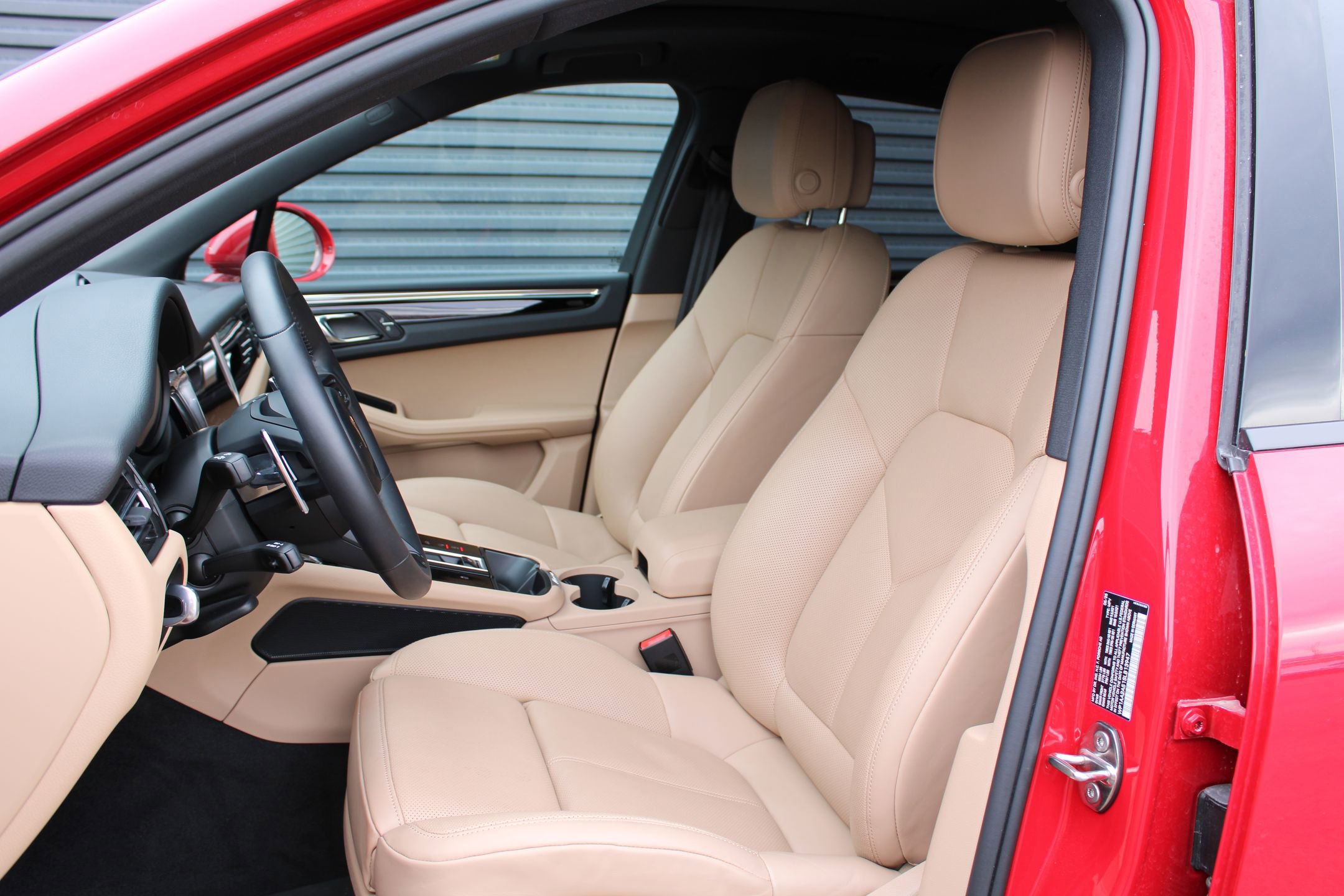 Used 2025 Porsche Macan image 5