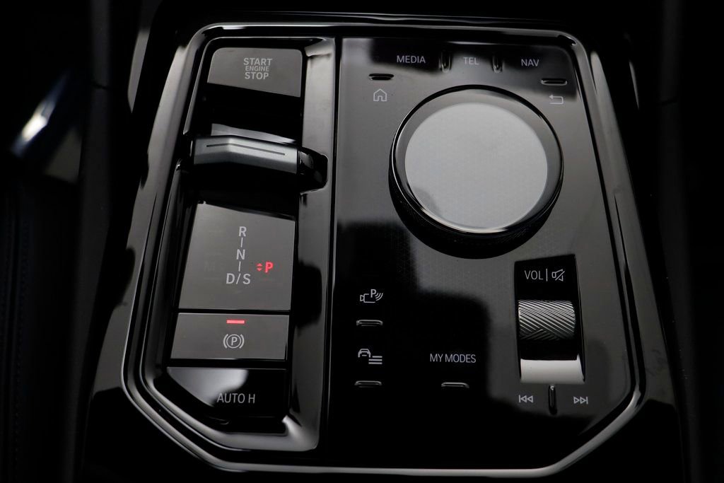 New 2026 BMW 550e xDrive w/ Premium Package image 12