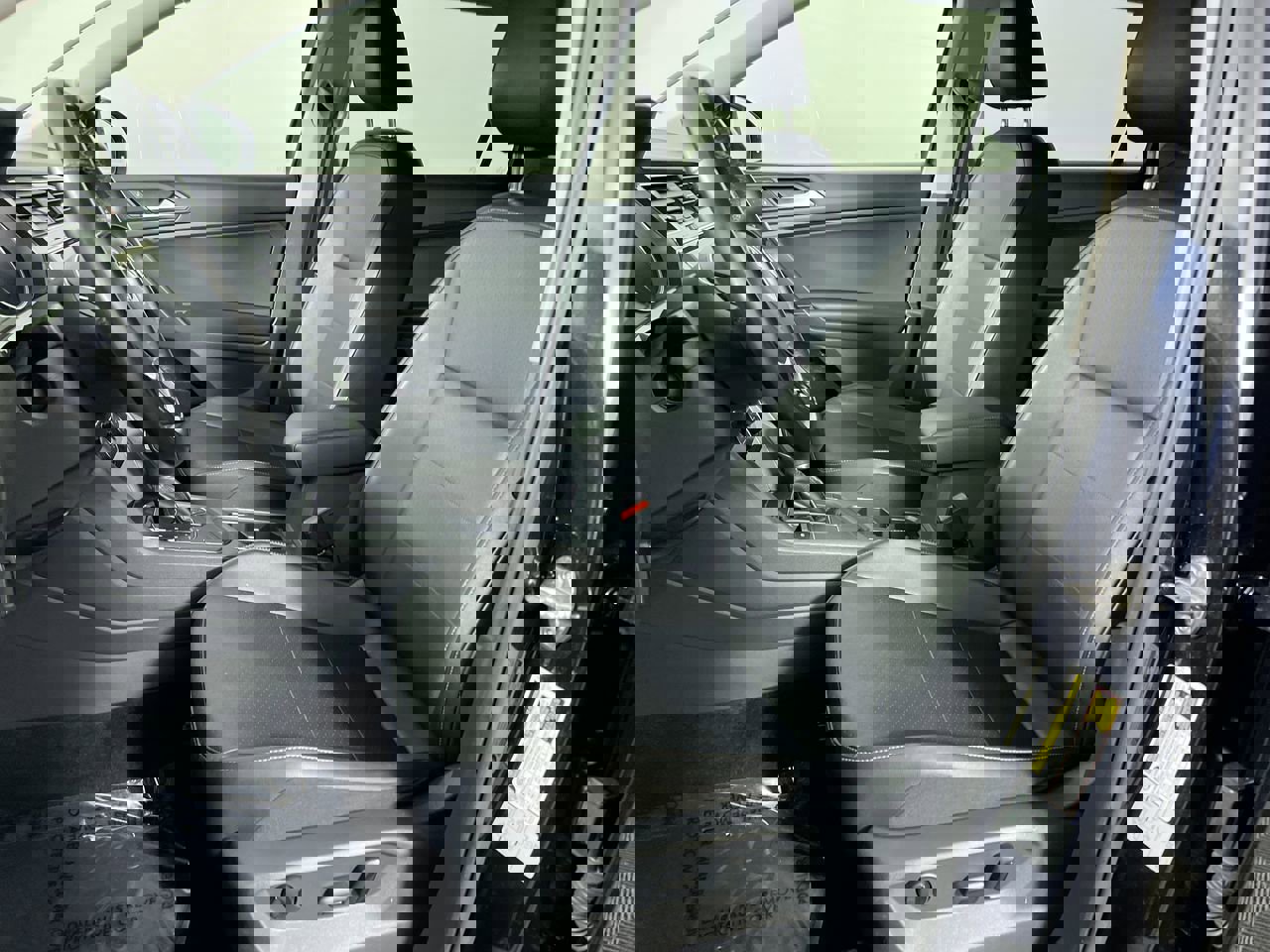 Used 2018 Volkswagen Tiguan SE image 14