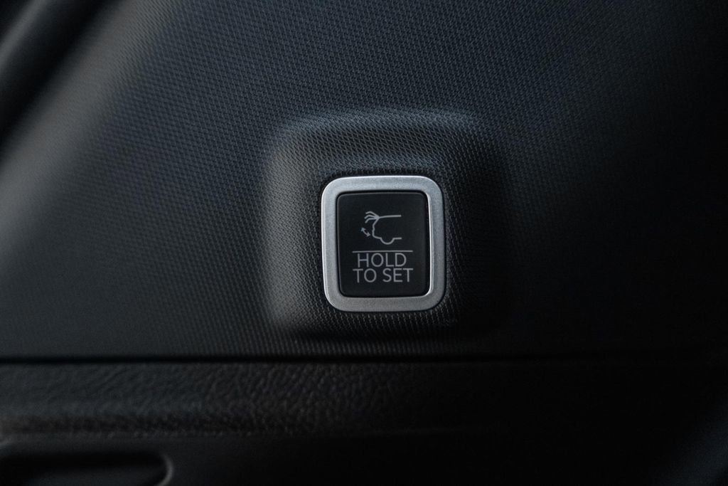 New 2025 Jeep Grand Cherokee Altitude image 10