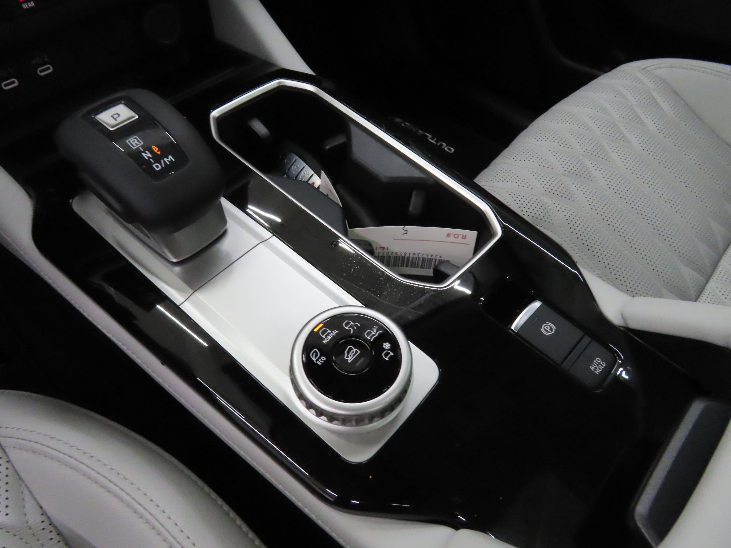 New 2025 Mitsubishi Outlander SEL image 14