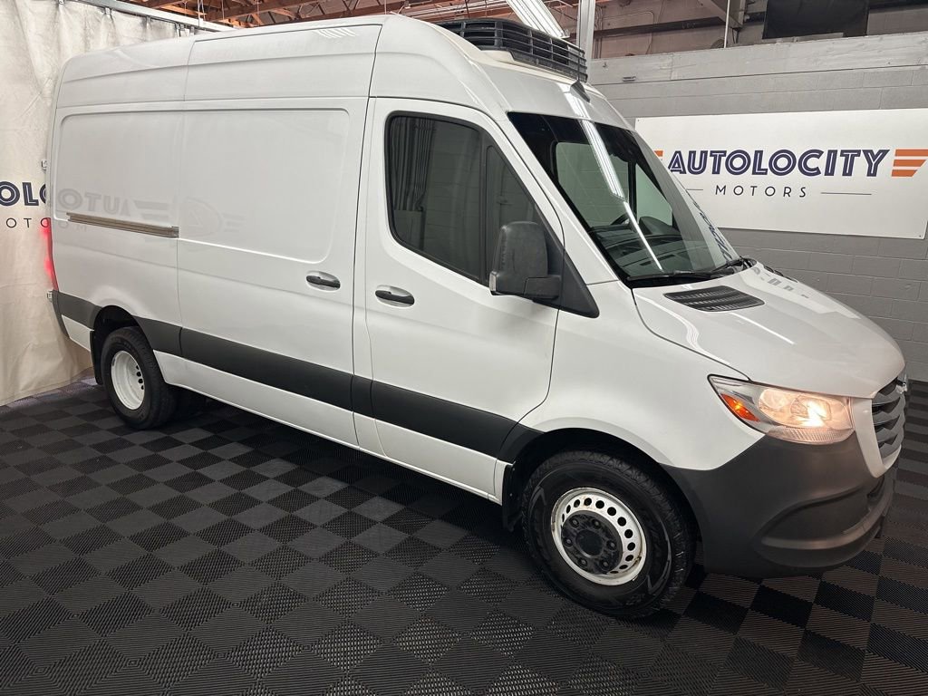 Used 2019 Freightliner Sprinter 144 RWD image 2