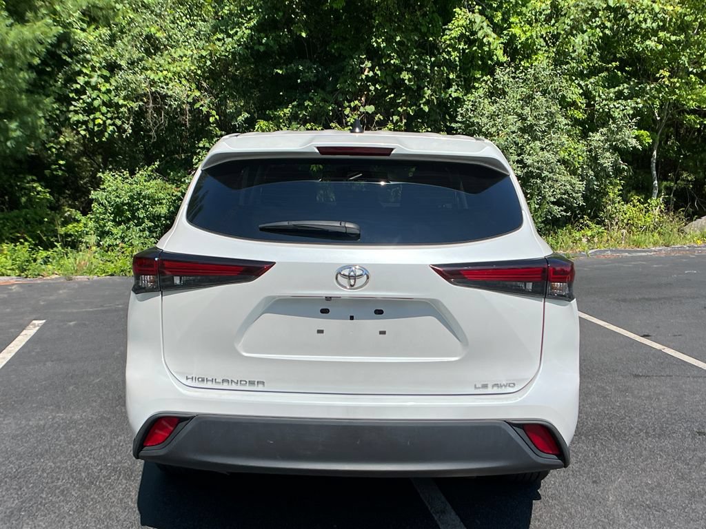 Certified 2024 Toyota Highlander LE AWD/4WD image 4
