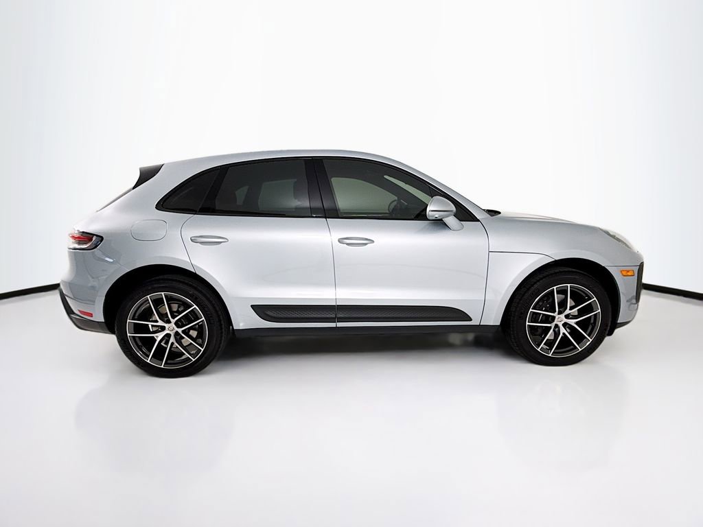 Certified 2025 Porsche Macan image 8