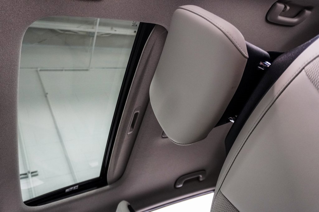 Used 2023 Kia Niro EX Touring image 8