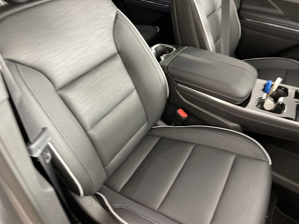 Used 2025 Buick Enclave Sport Touring image 28