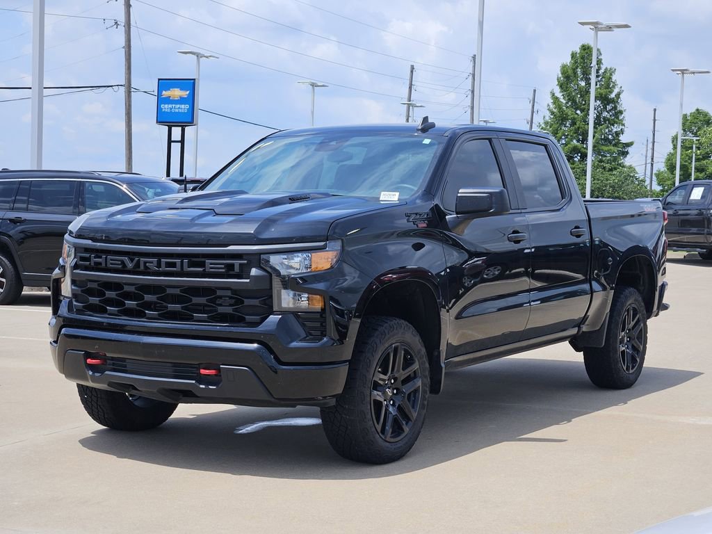 Used 2025 Chevrolet Silverado 1500 Custom Trail Boss w/ LPO, Dark Essentials Package AWD/4WD image 4
