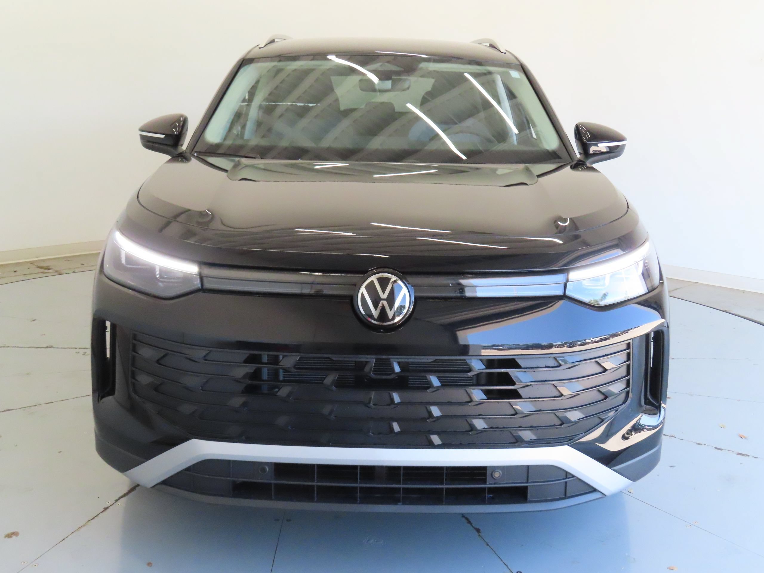 New 2026 Volkswagen Tiguan S FWD image 9