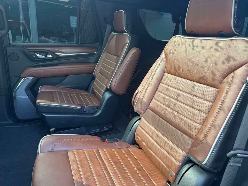 Used 2023 GMC Yukon Denali Ultimate AWD/4WD image 15
