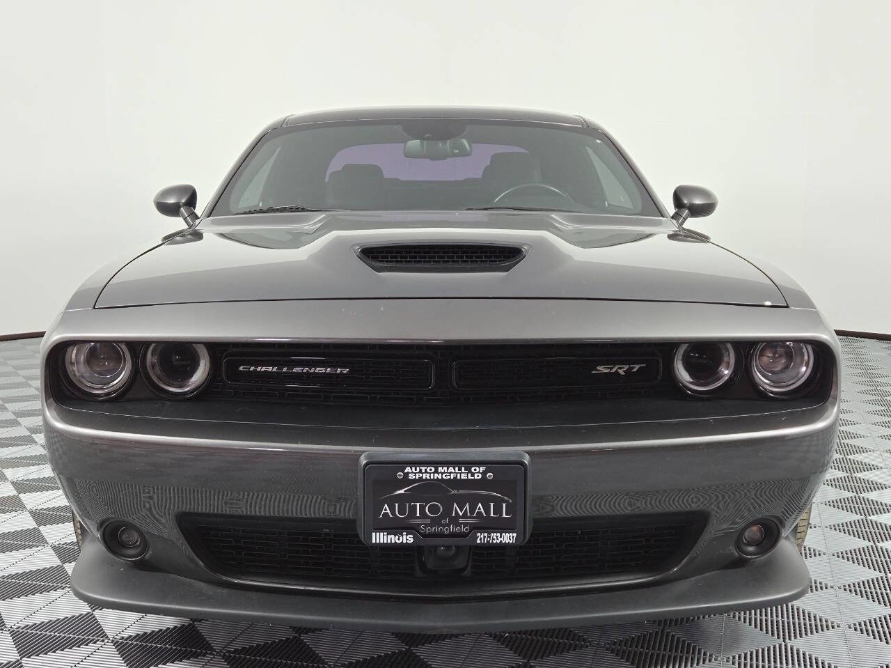 Used 2016 Dodge Challenger SRT w/ Technology Group RWD image 2