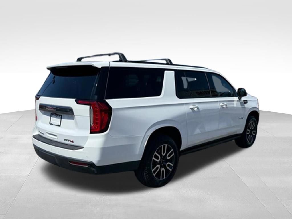 Used 2023 GMC Yukon XL AT4 w/ Technology Package AWD/4WD image 7
