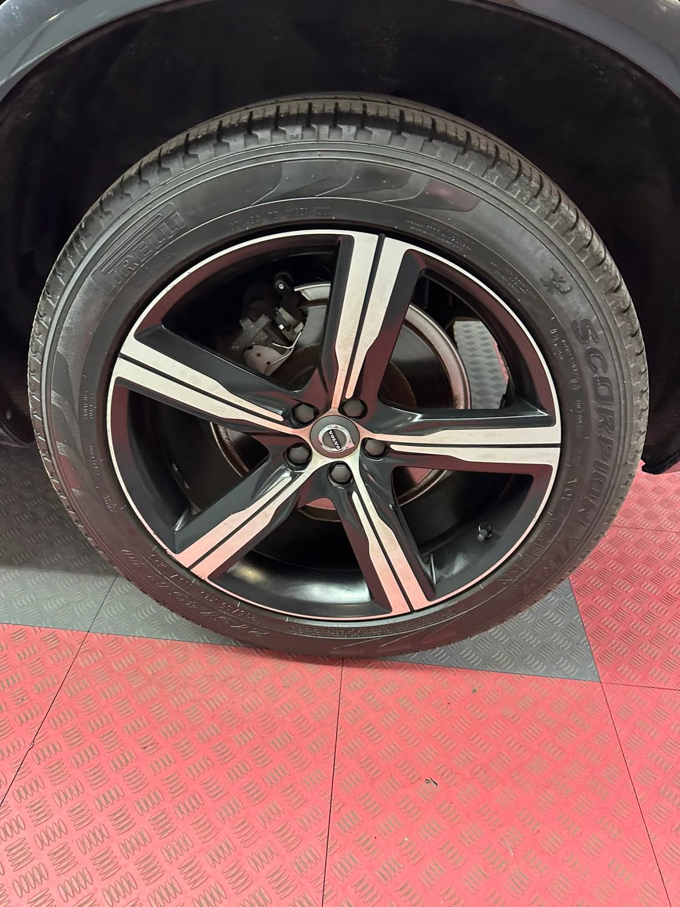 Used 2016 Volvo XC90 T5 R-Design FWD image 36