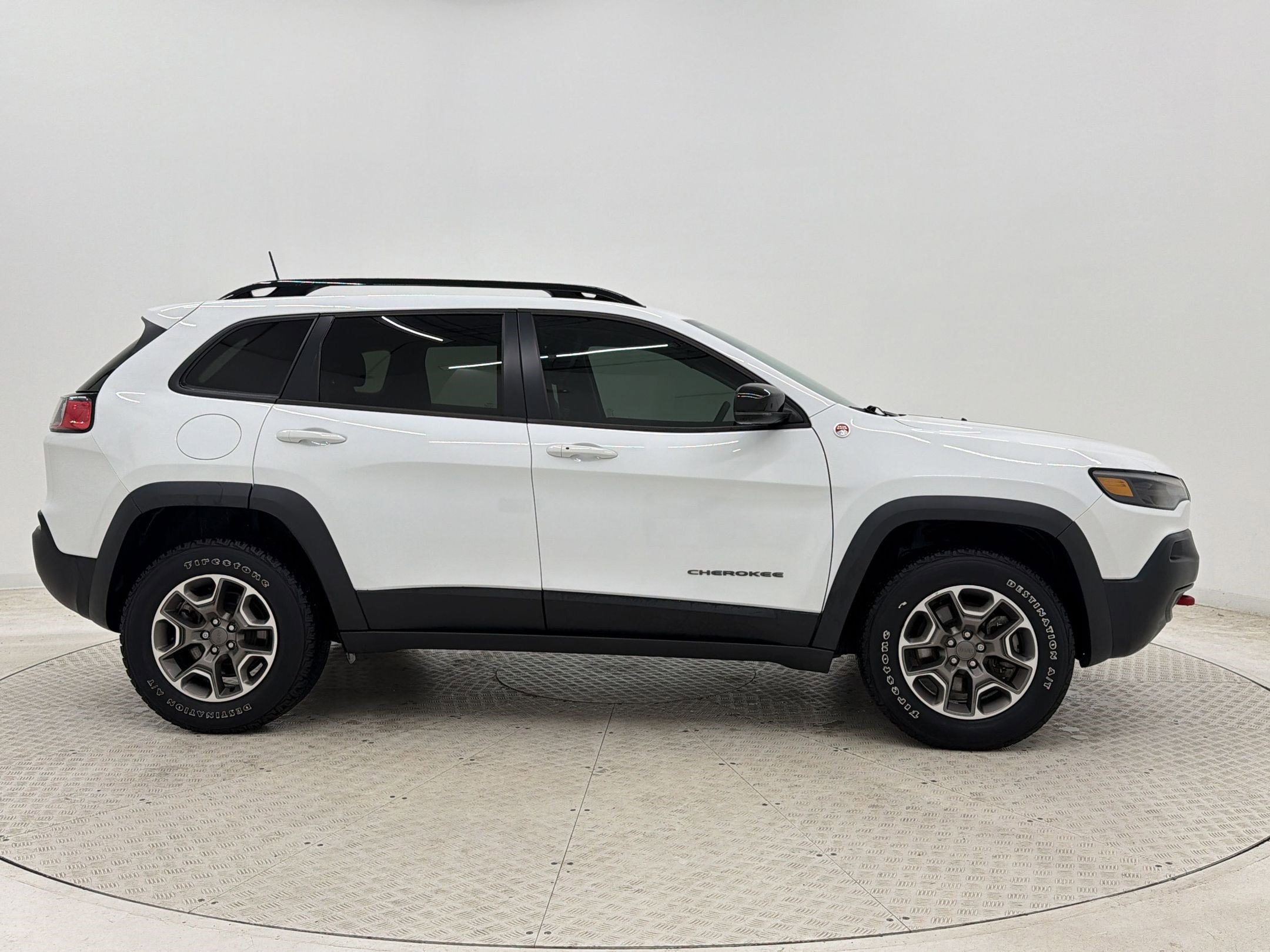 Used 2022 Jeep Cherokee Trailhawk w/ Sun, Sound & Nav Group AWD/4WD image 8