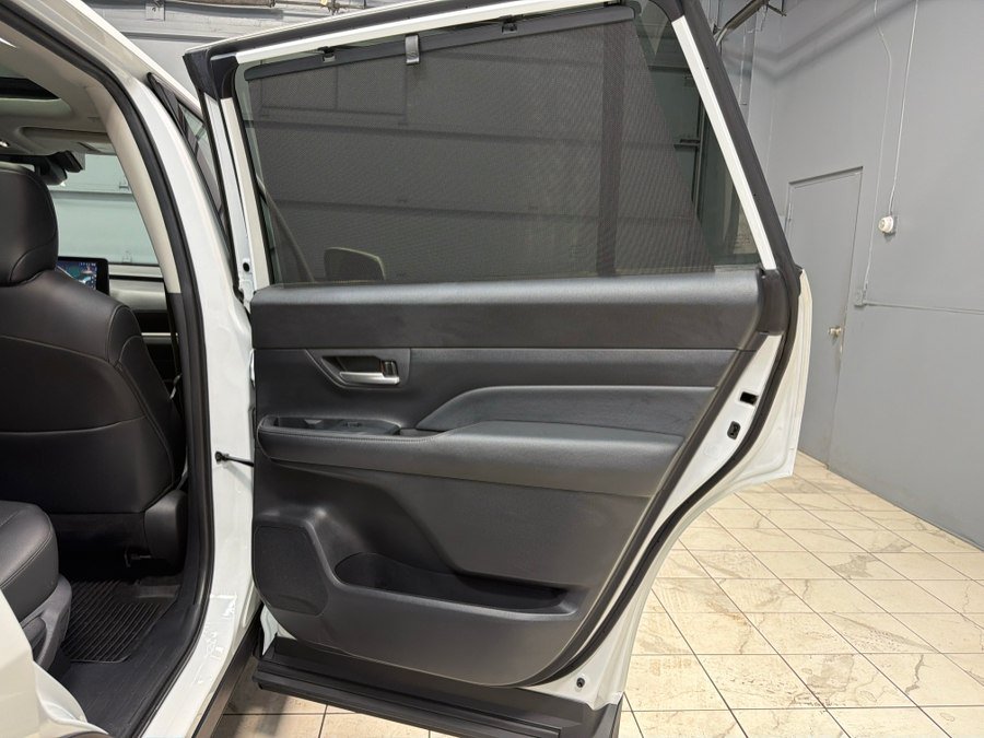 Used 2024 Toyota Grand Highlander AWD image 33