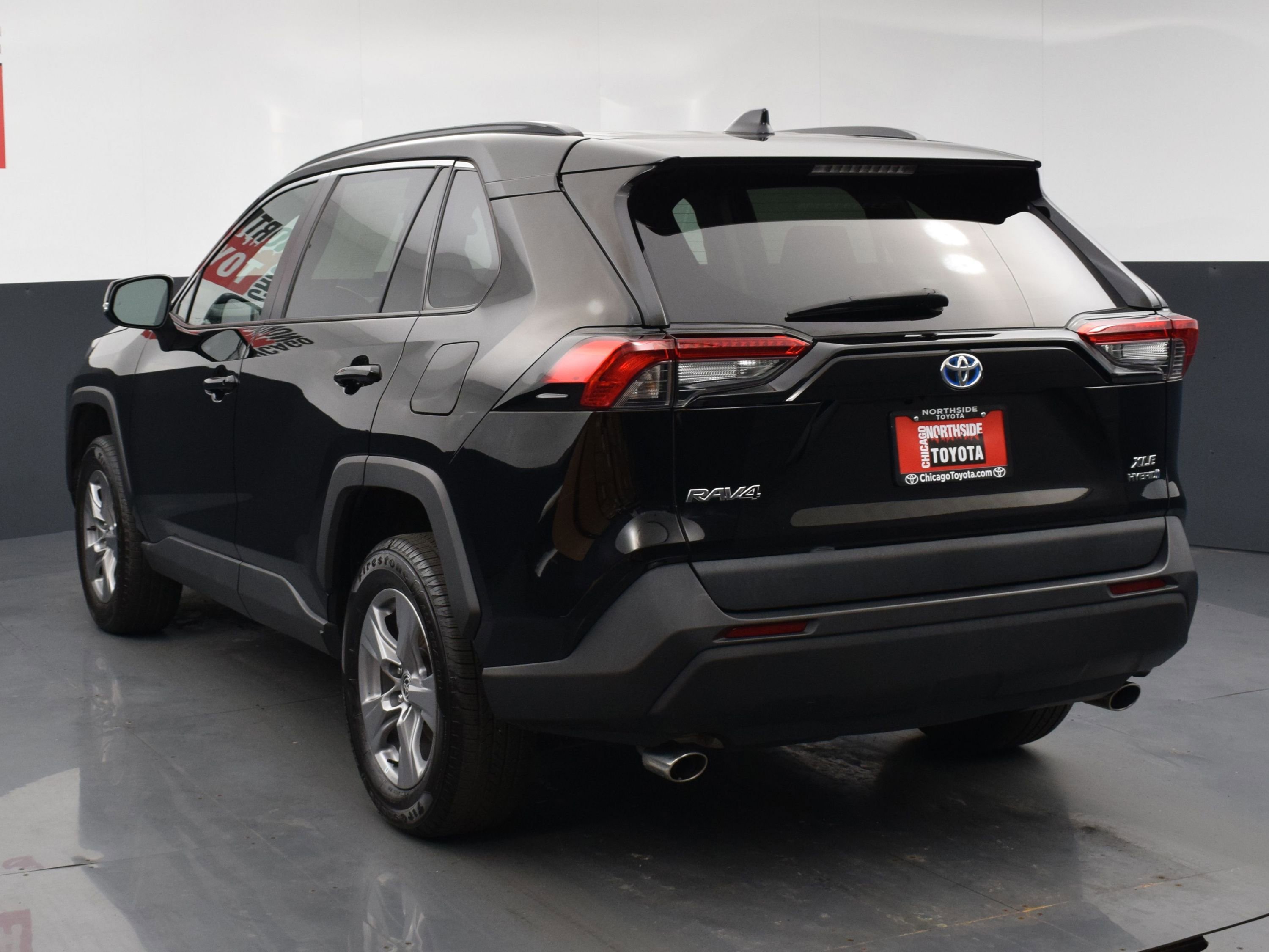 Used 2022 Toyota RAV4 XLE w/ Convenience Package AWD/4WD image 3
