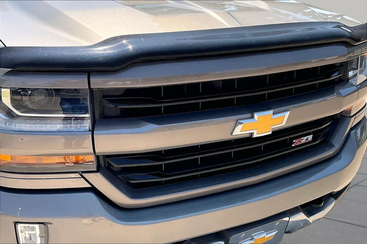 Used 2017 Chevrolet Silverado 1500 LT w/ All Star Edition AWD/4WD image 29