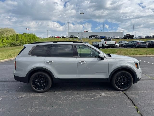 Used 2025 Kia Telluride EX X-Line AWD/4WD image 2