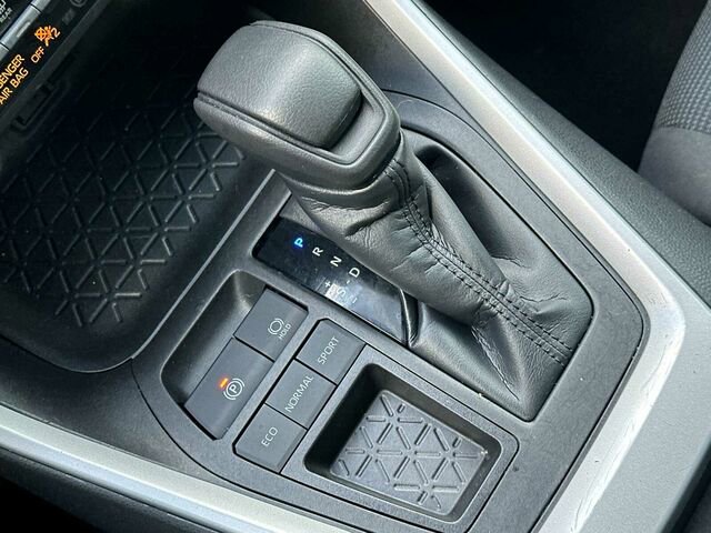 Used 2021 Toyota RAV4 LE image 24