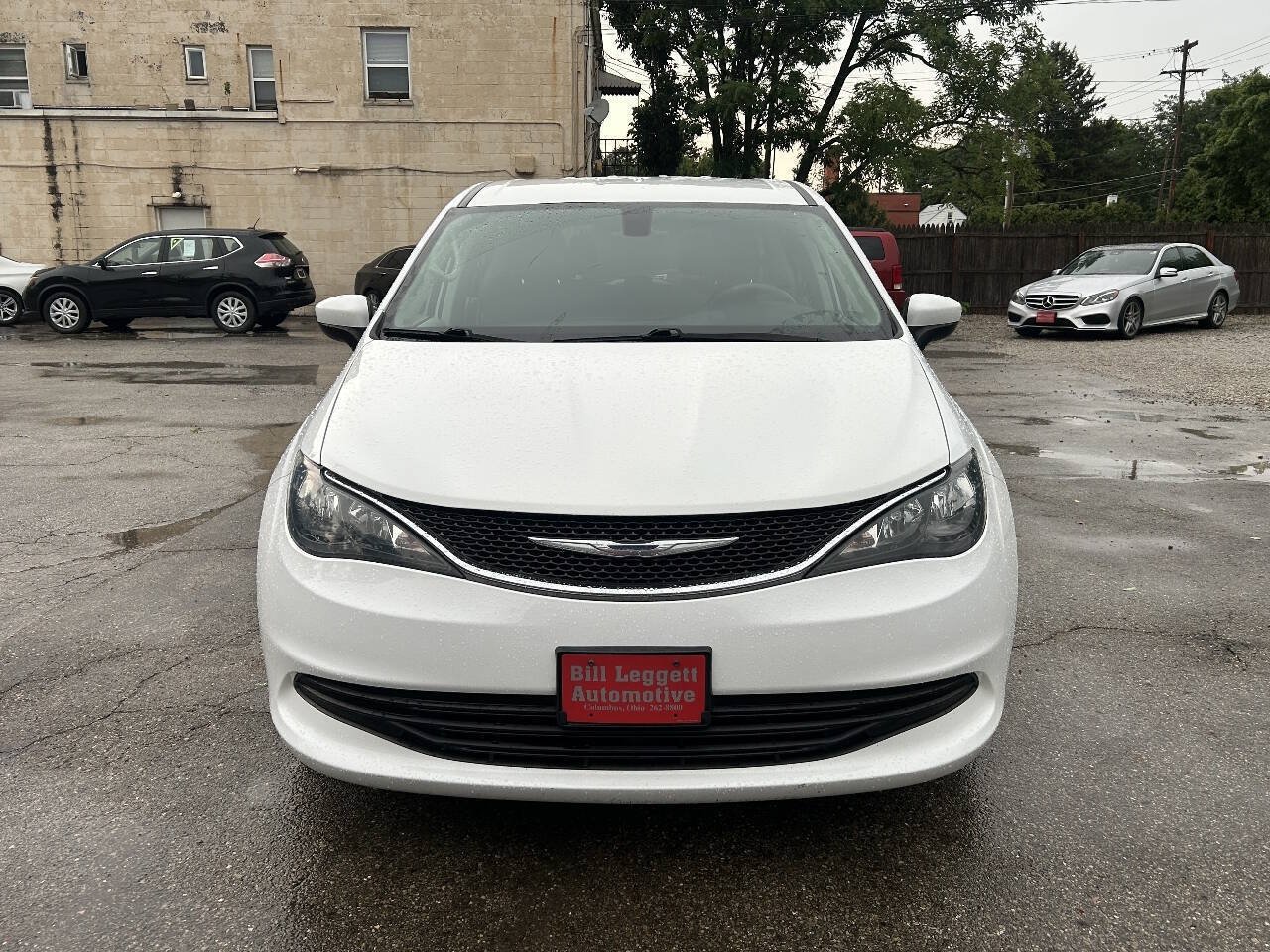 Used 2017 Chrysler Pacifica LX FWD image 3