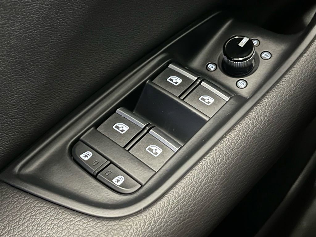 Used 2023 Audi Q8 Premium image 14