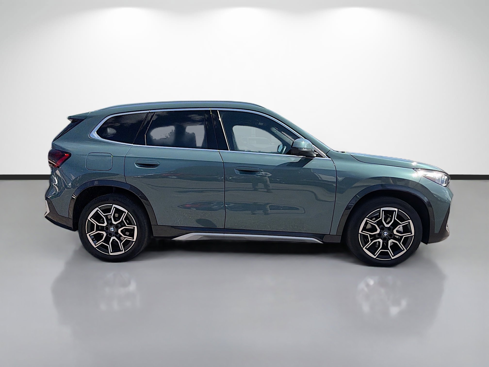 Used 2026 BMW X1 xDrive28i image 2