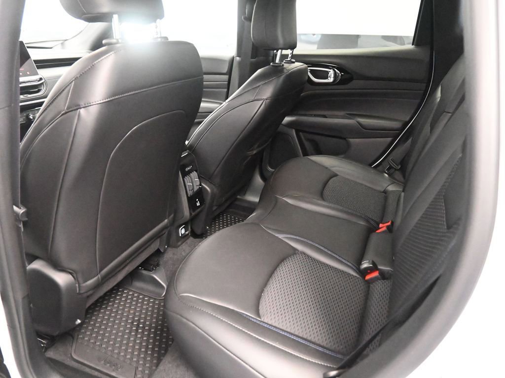 New 2026 Jeep Compass Latitude image 11