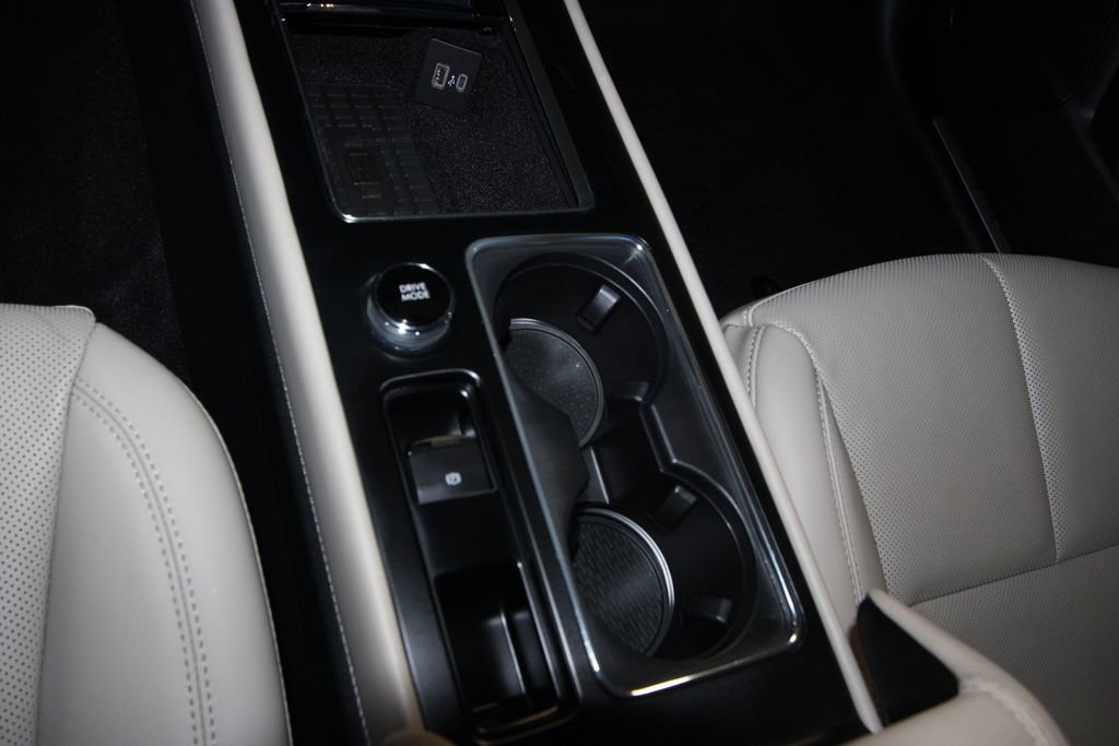 Used 2025 Lincoln Corsair AWD w/ Equipment Group 101A image 17