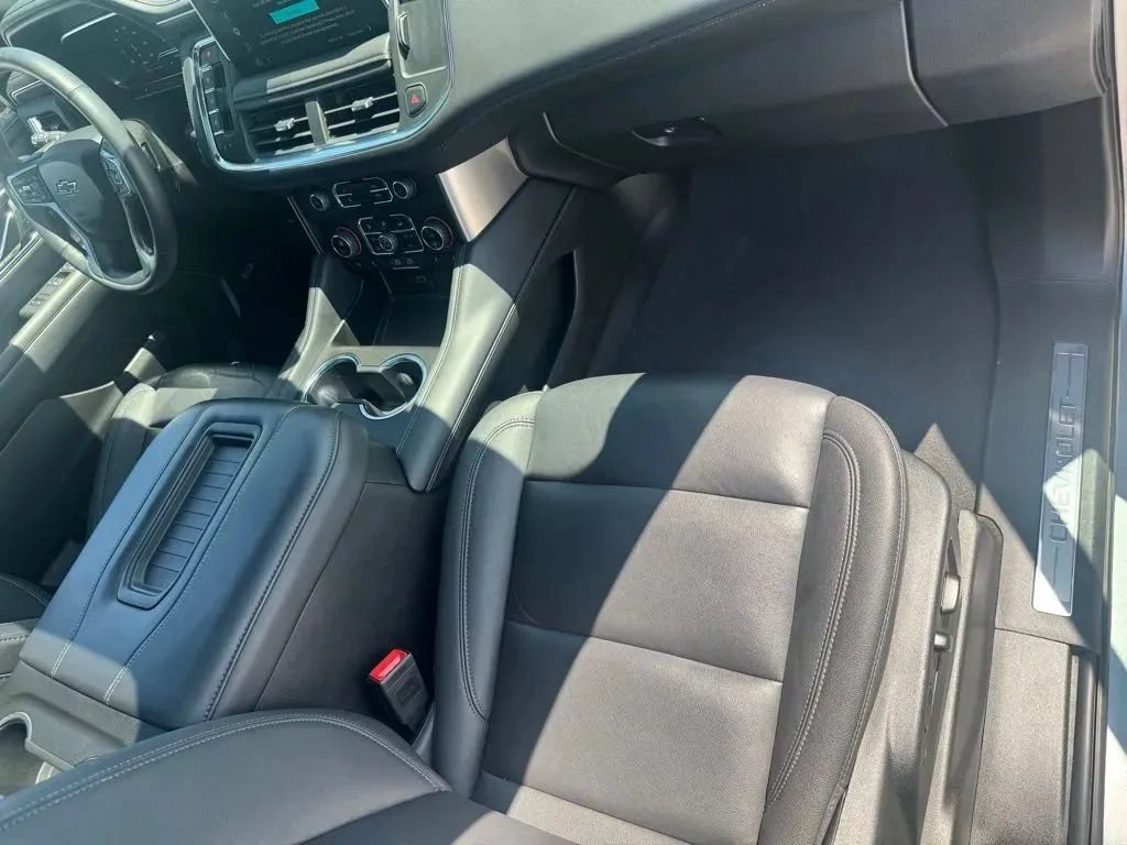 Used 2024 Chevrolet Tahoe Z71 w/ Luxury Package AWD/4WD image 15