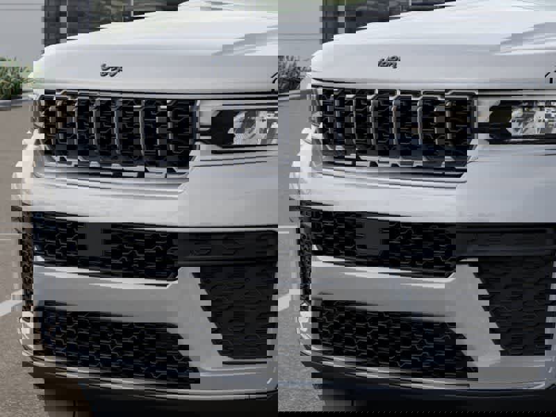 New 2026 Jeep Grand Cherokee Altitude image 11