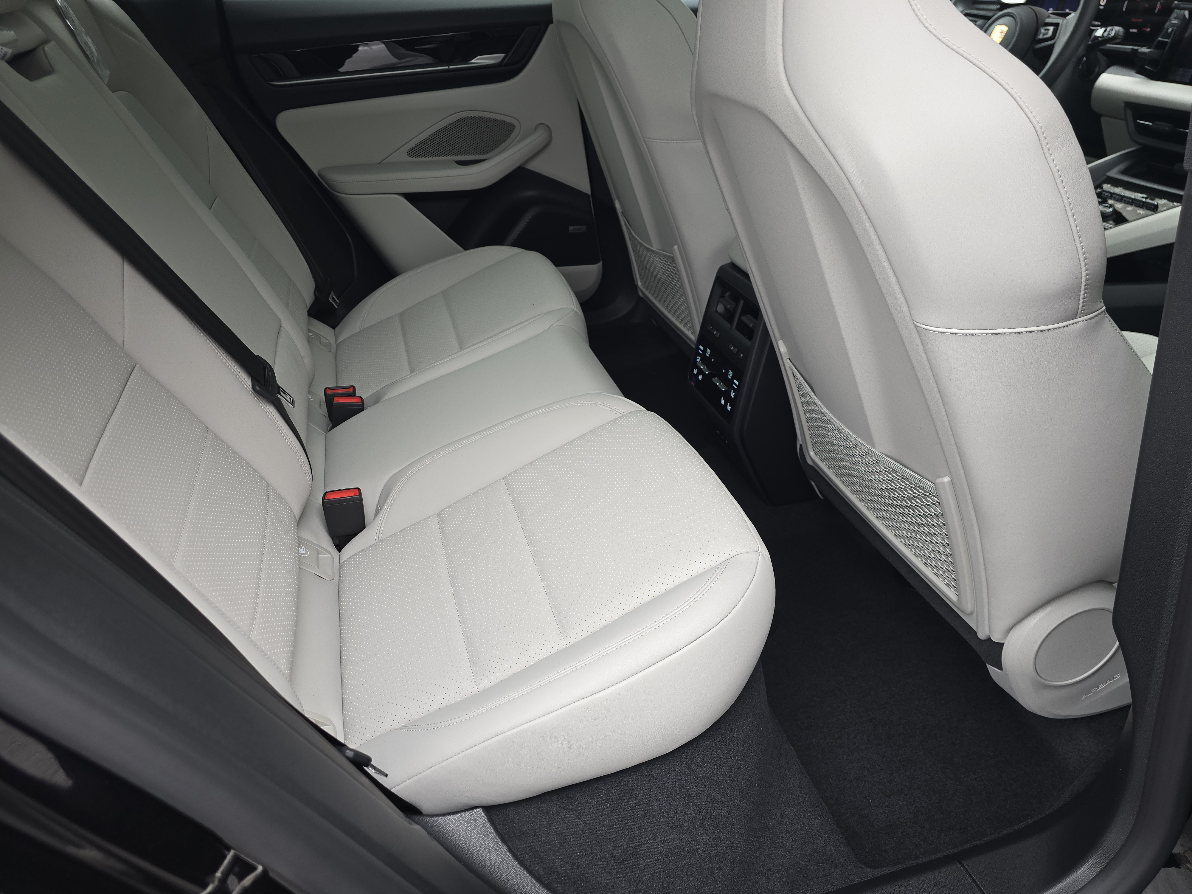 New 2026 Porsche Macan 4 Electric AWD/4WD image 14